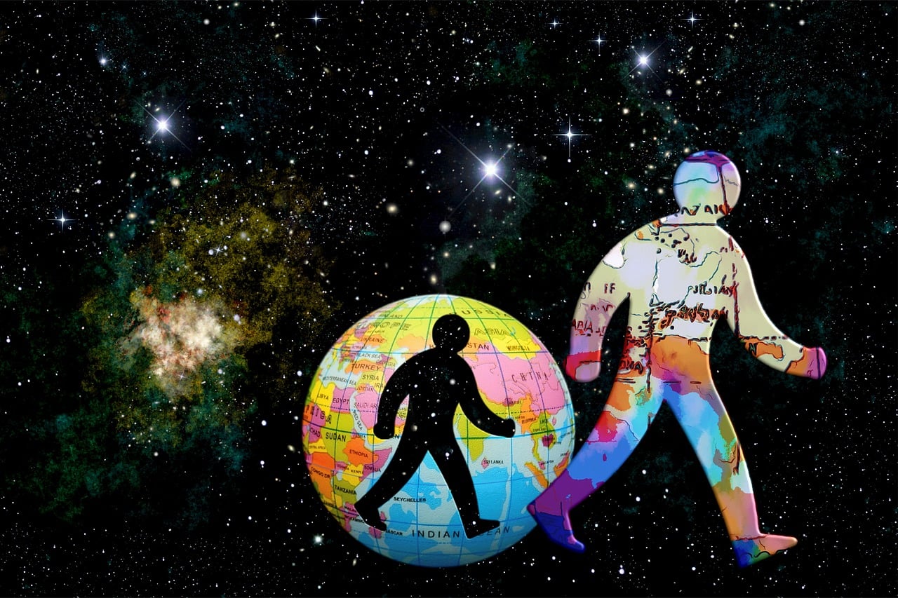 惊现飞扑克牌，一场从街头到科学的魔幻现实